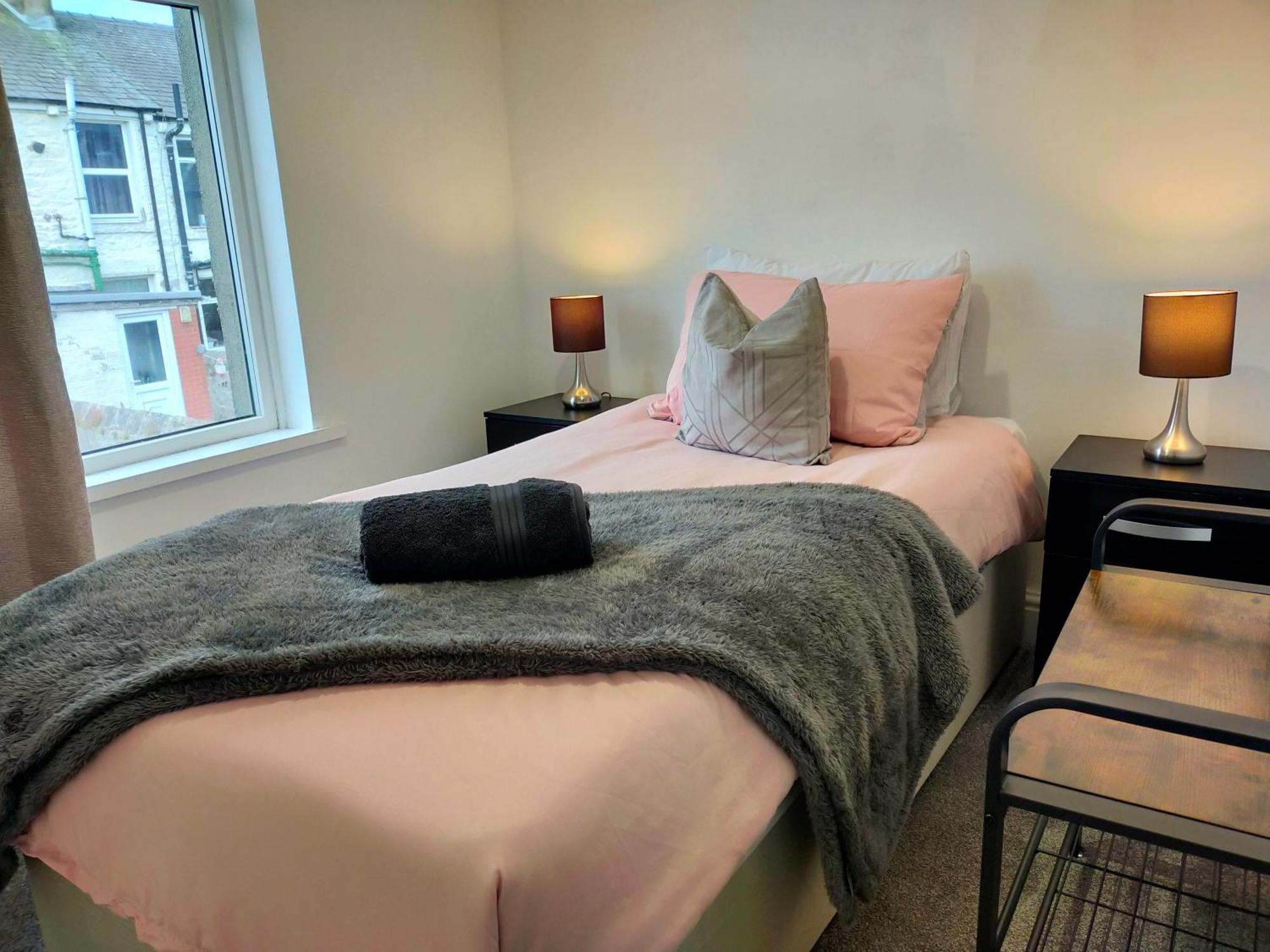 Newly Renovated 3 Bedroom House, 6 Beds With 2 Showers, Near University Town Centre Lancaster Exterior photo
